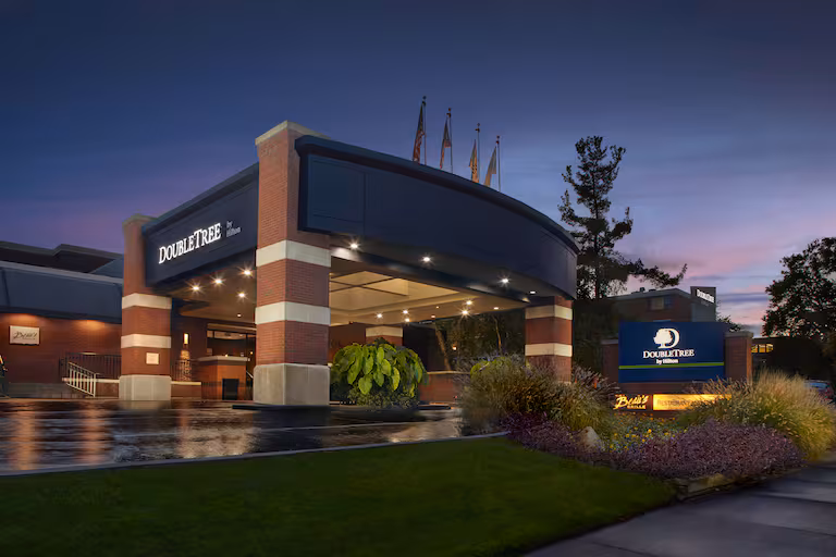 DoubleTree by Hilton Akron Fairlawn